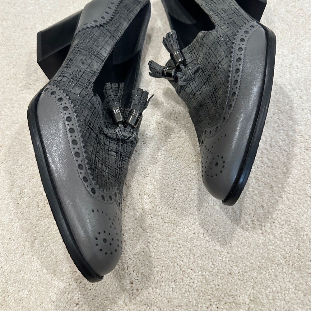 Stuart Weitzman Black & Gray Heels Brogue Loafers Tassel Accent Narrow Fit sz 8 - Picture 8 of 14